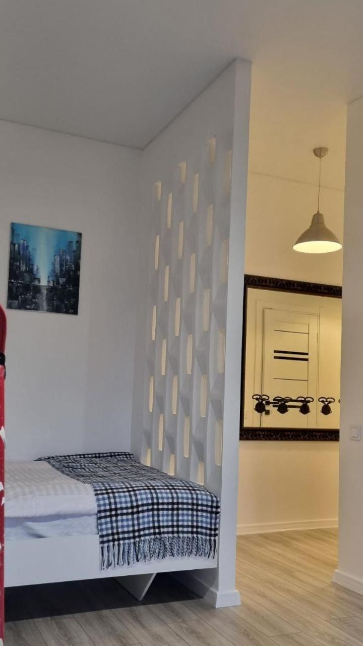 Апартаменти Поруч З М. Палац Україна Kiev Exterior foto