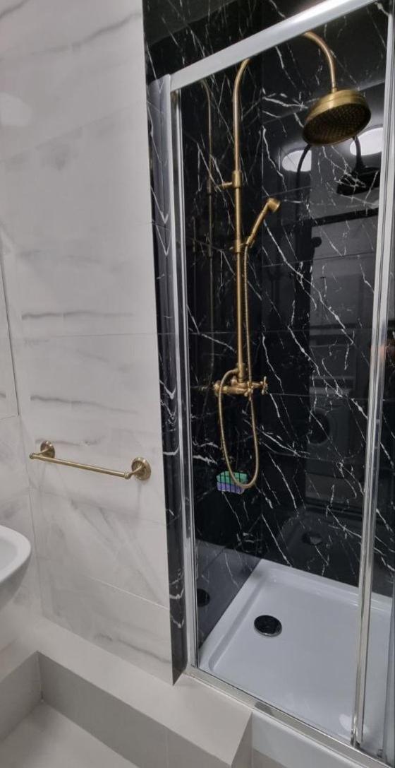 Апартаменти Поруч З М. Палац Україна Kiev Exterior foto