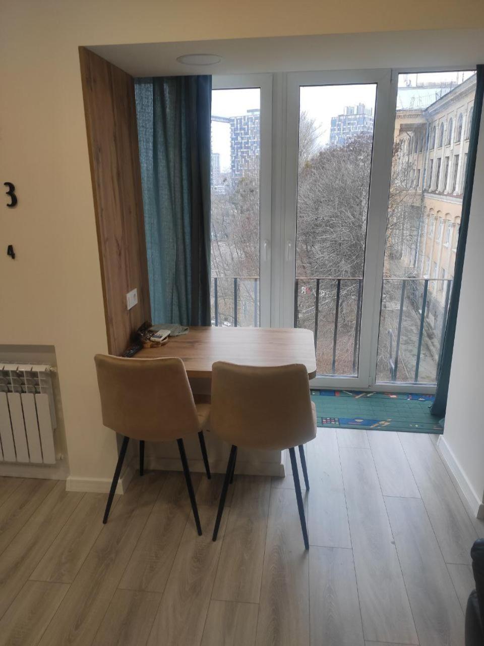 Апартаменти Поруч З М. Палац Україна Kiev Exterior foto